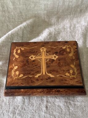 Giglio Asla Italy inlaid wood jewelry music box Cross with Flowers Unforgettable